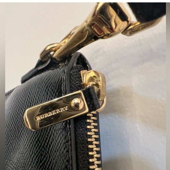 Burberry Black patent Leather Textured Shoulder Bag - Picture 8 of 16